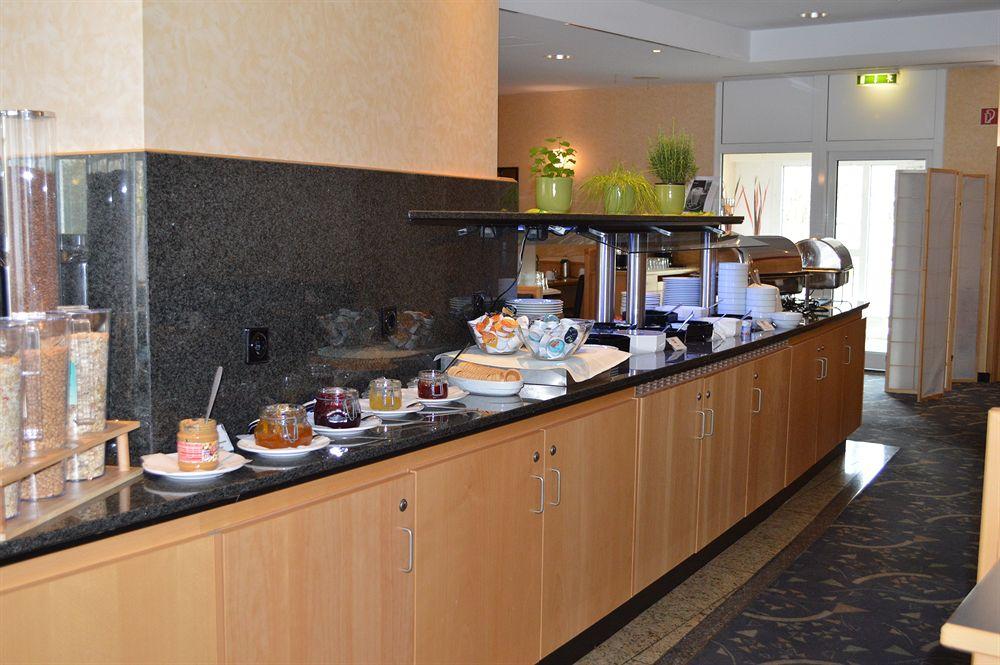 รามาดา บาย วินด์แฮม ฮันโนเวอร์ Hotel Laatzen ภายนอก รูปภาพ