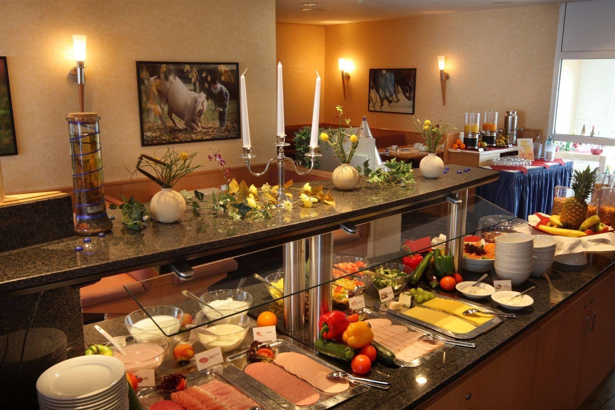 รามาดา บาย วินด์แฮม ฮันโนเวอร์ Hotel Laatzen ร้านอาหาร รูปภาพ