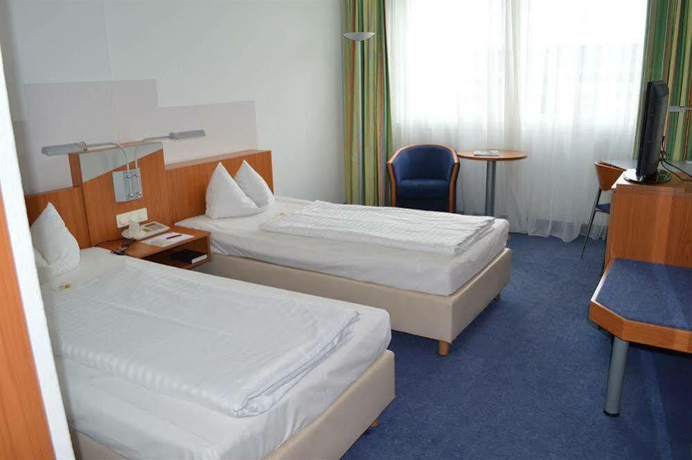 รามาดา บาย วินด์แฮม ฮันโนเวอร์ Hotel Laatzen ภายนอก รูปภาพ
