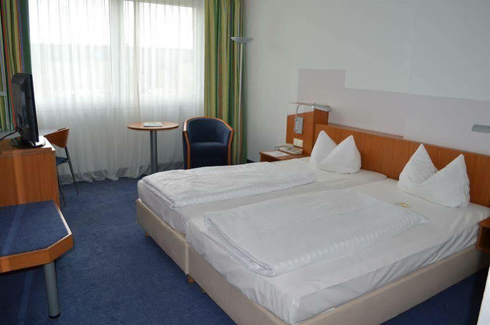 รามาดา บาย วินด์แฮม ฮันโนเวอร์ Hotel Laatzen ภายนอก รูปภาพ