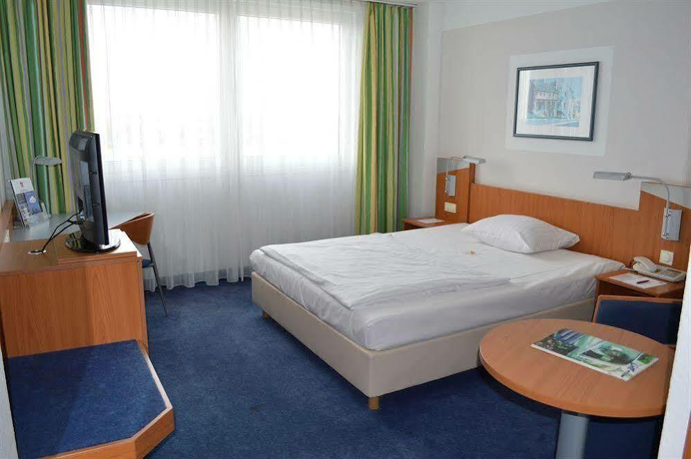 รามาดา บาย วินด์แฮม ฮันโนเวอร์ Hotel Laatzen ภายนอก รูปภาพ