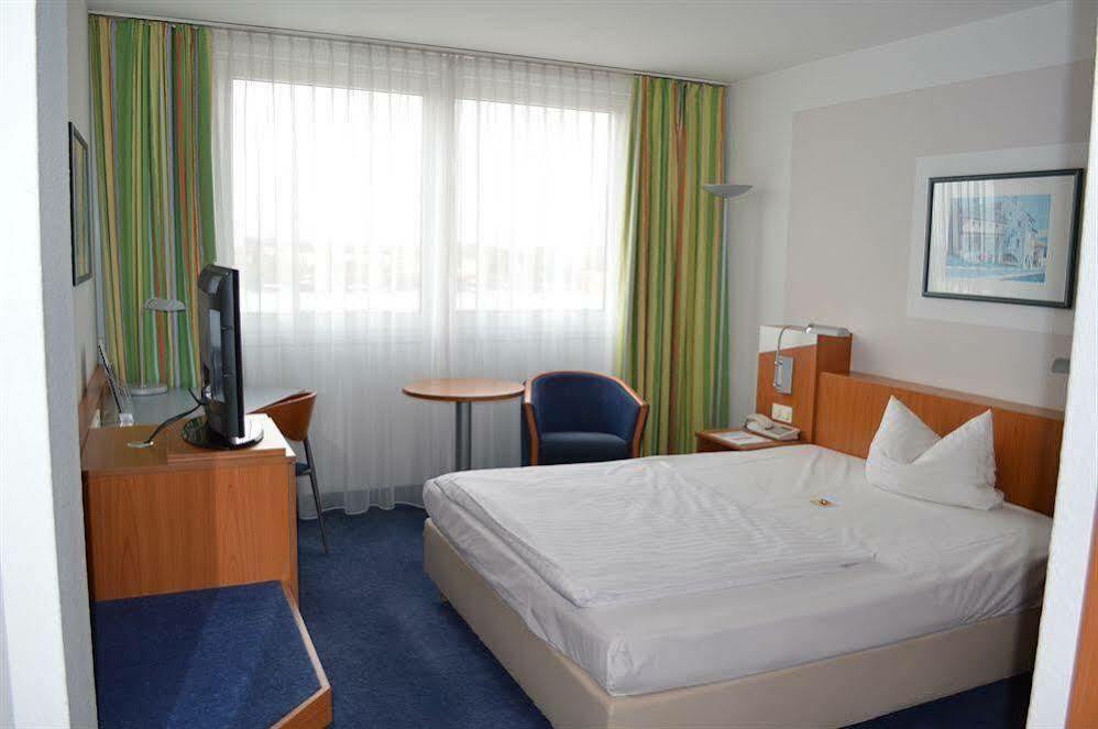 รามาดา บาย วินด์แฮม ฮันโนเวอร์ Hotel Laatzen ภายนอก รูปภาพ
